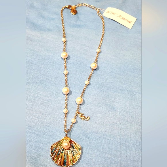 Betsey Johnson Jewelry - Betsey Johnson Shell Necklace